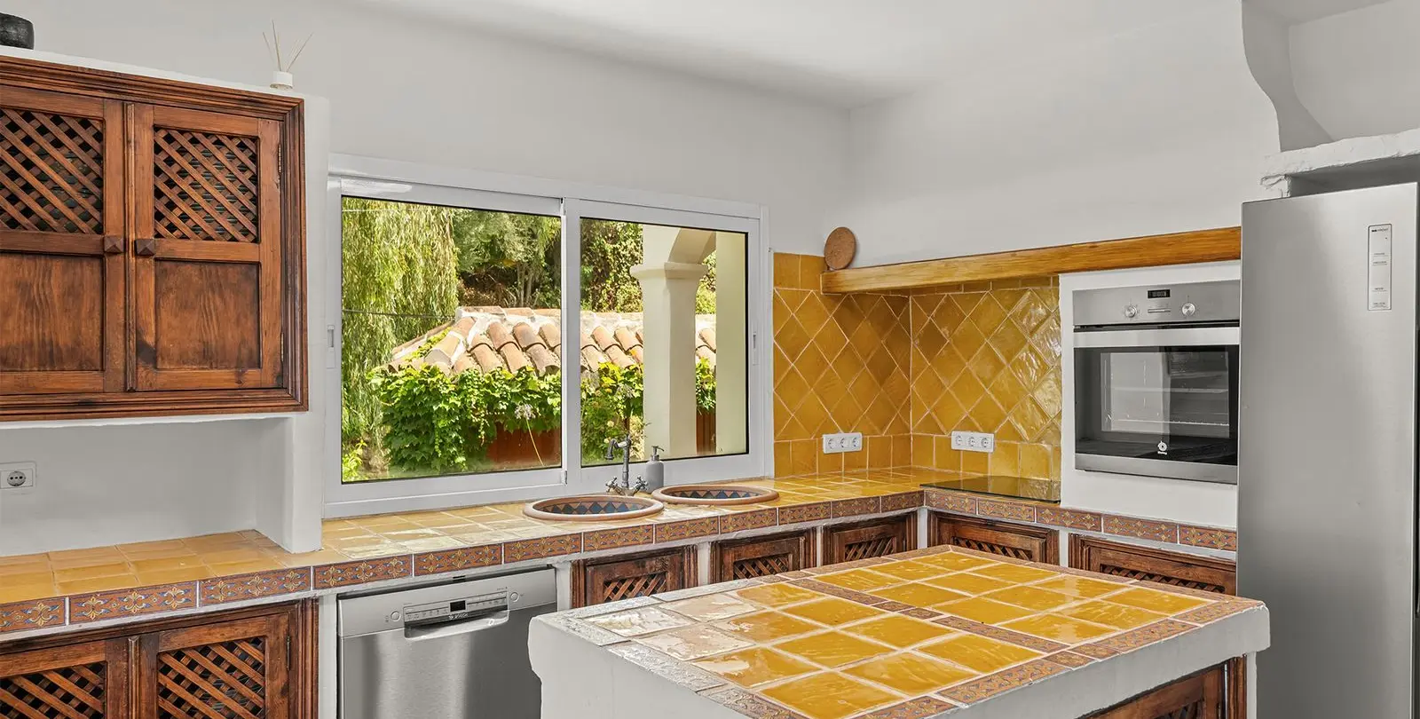Sale of detached villa in El Rosario 13