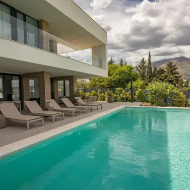 Short-term rent of detached villa in Estepona