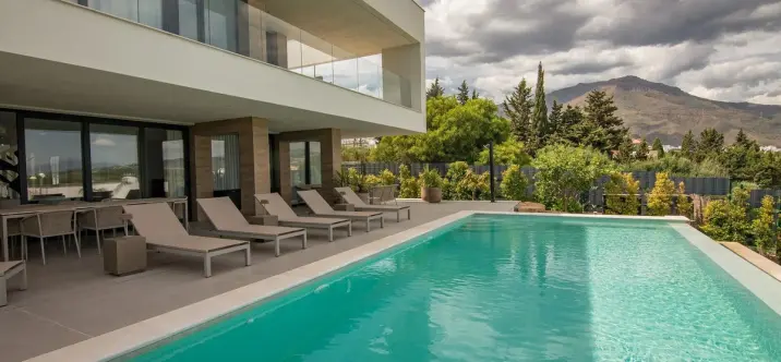 Short-term rent of detached villa in Estepona 1