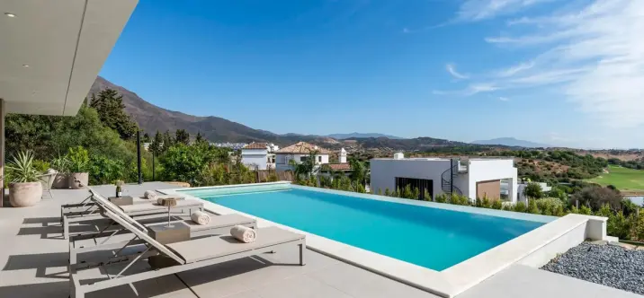 Short-term rent of detached villa in Estepona 3