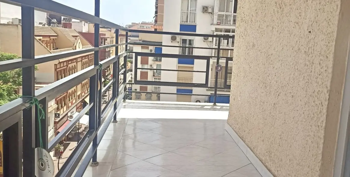 Sale of middle floor apartment in Fuengirola 2