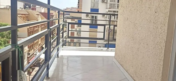 Venta de apartamento en planta media en Fuengirola 1