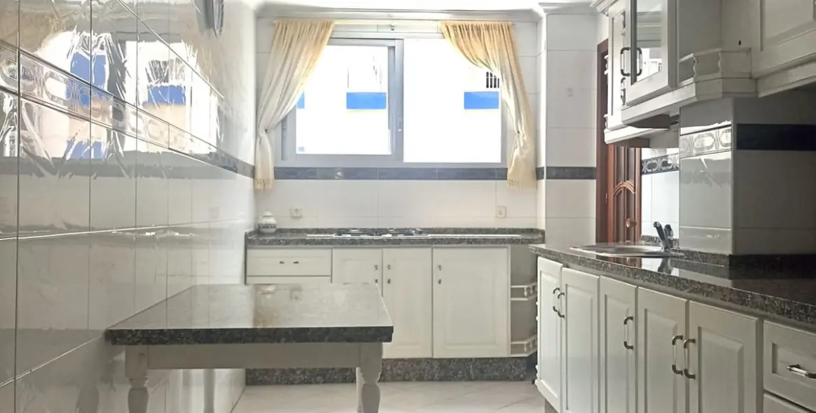 Sale of middle floor apartment in Fuengirola 9