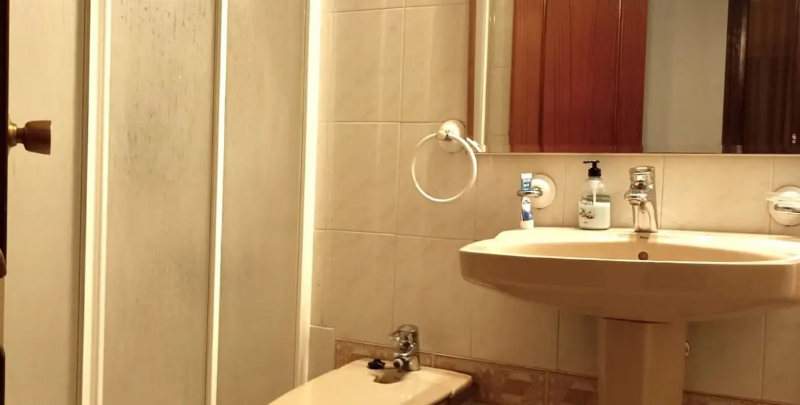Sale of middle floor apartment in Fuengirola 10