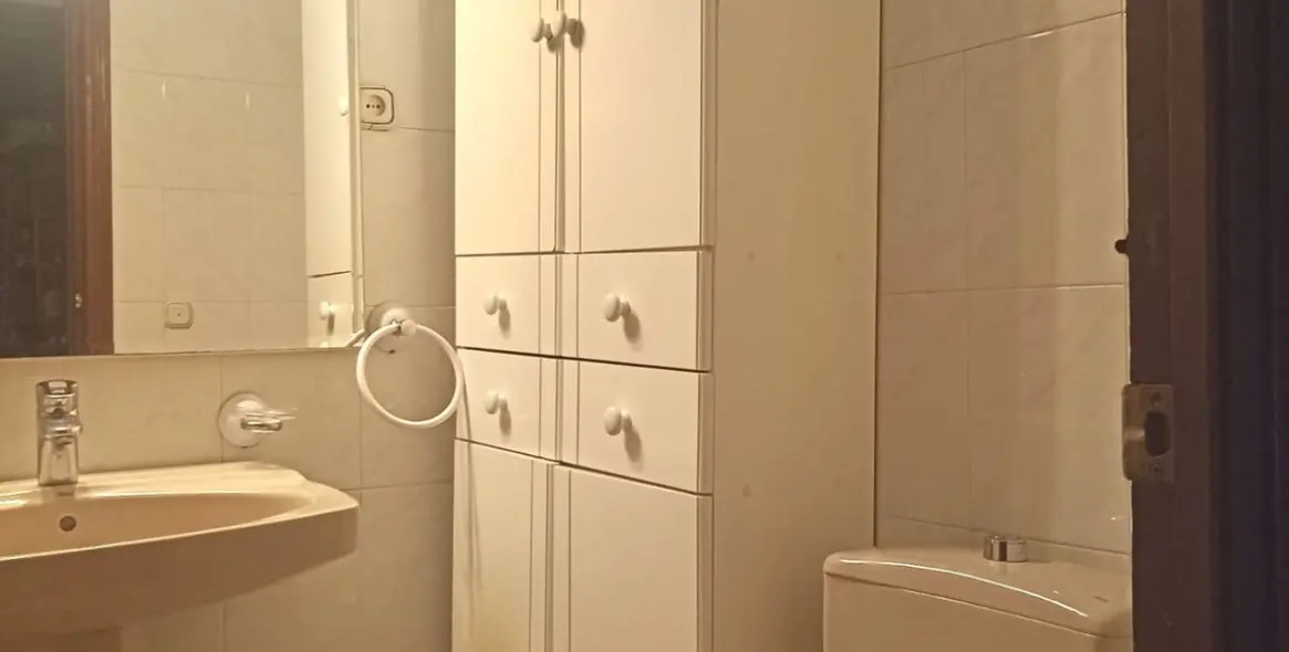 Sale of middle floor apartment in Fuengirola 11