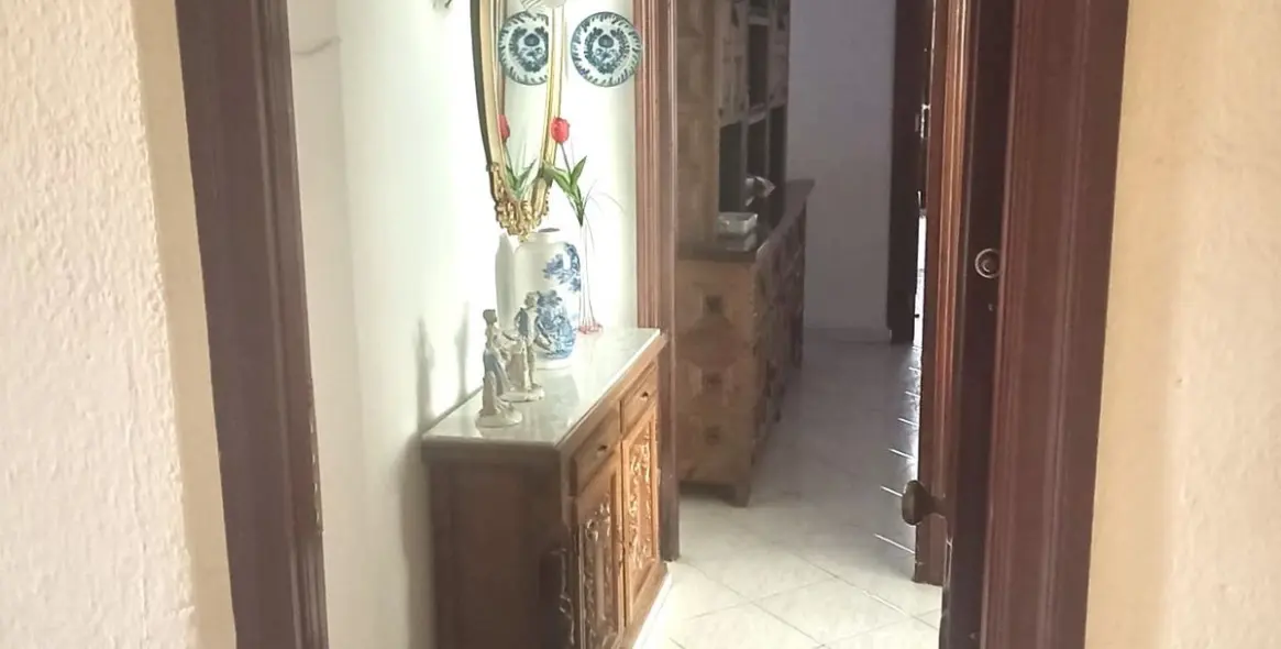 Sale of middle floor apartment in Fuengirola 14