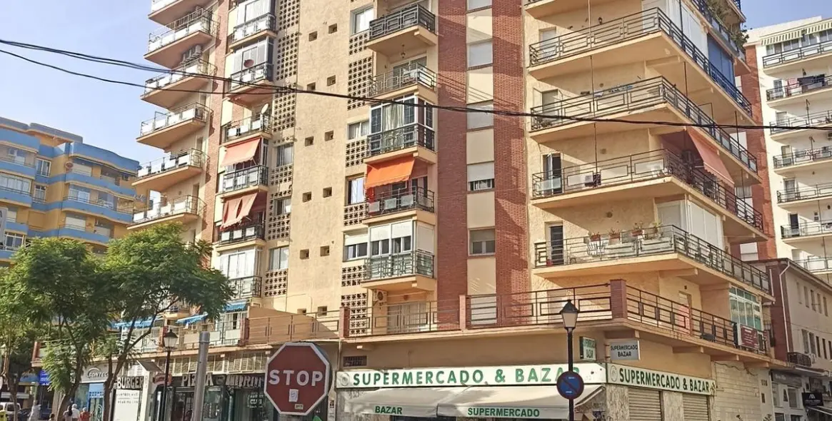 Sale of middle floor apartment in Fuengirola 16