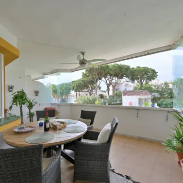 Venta de apartamento en planta media en Calahonda