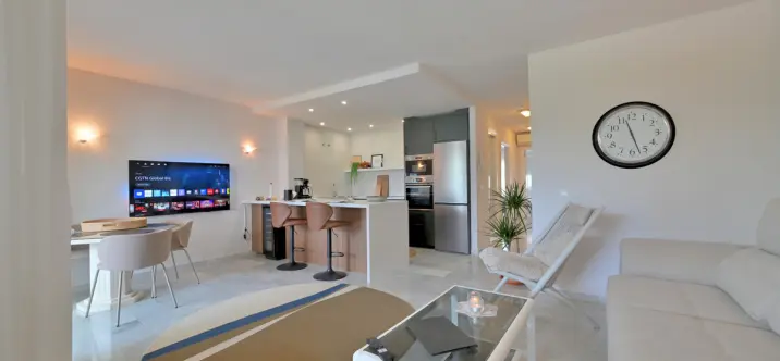 Venta de apartamento en planta media en Calahonda 1
