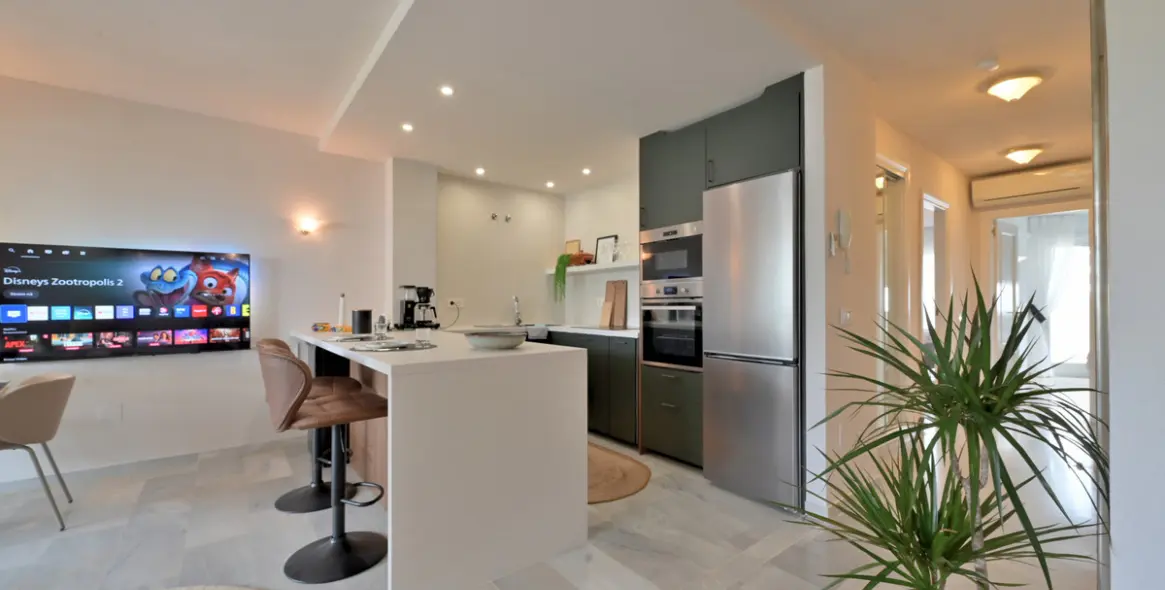 Venta de apartamento en planta media en Calahonda 13