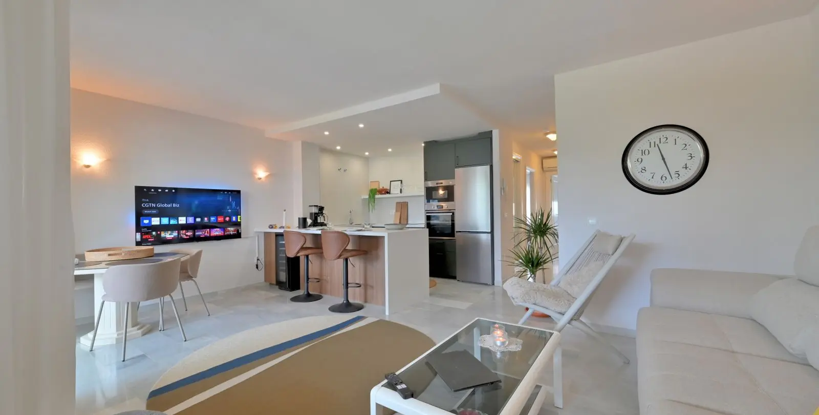 Venta de apartamento en planta media en Calahonda 2