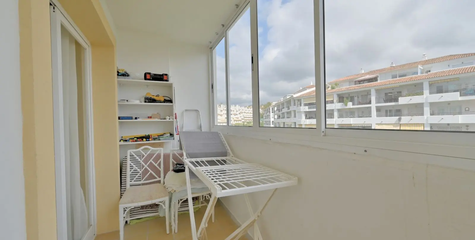 Venta de apartamento en planta media en Calahonda 10