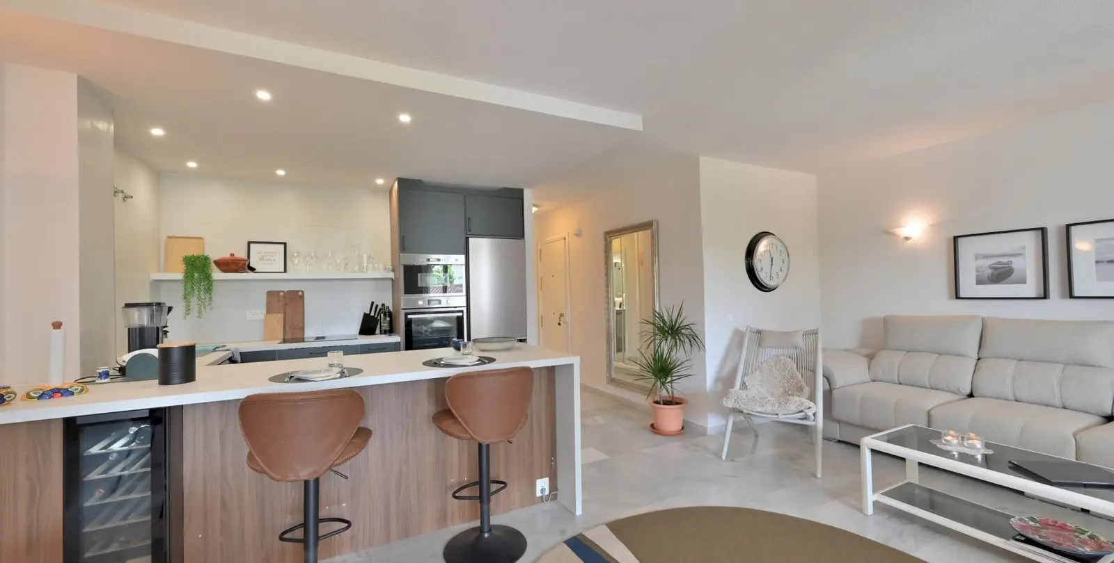 Venta de apartamento en planta media en Calahonda 12
