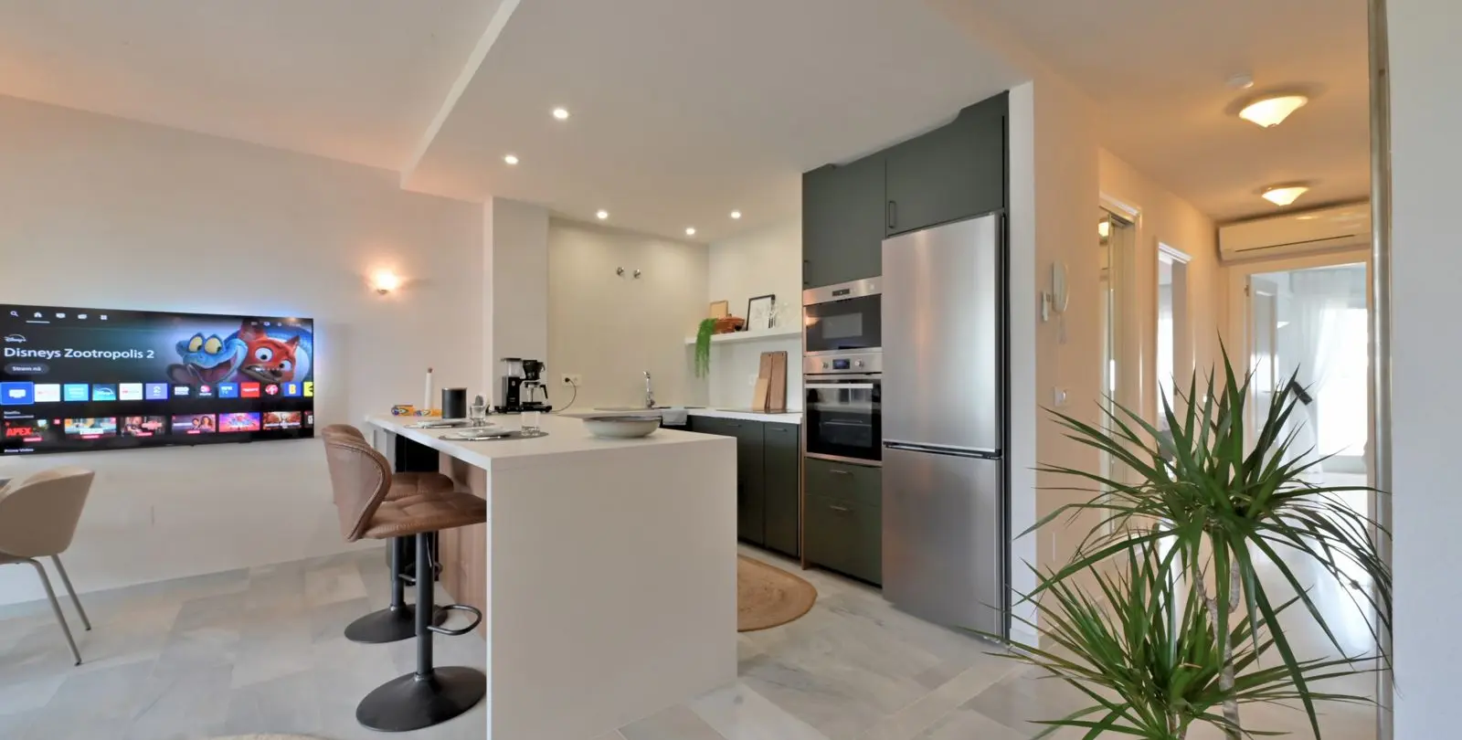 Venta de apartamento en planta media en Calahonda 13