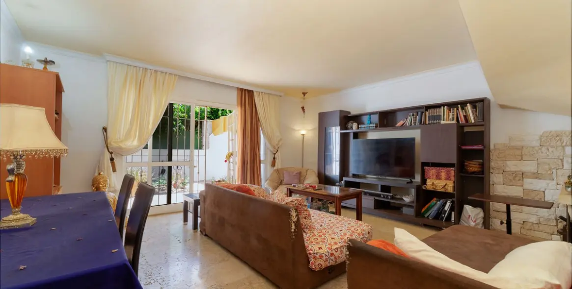 Venta de adosado en Las Lagunas 20