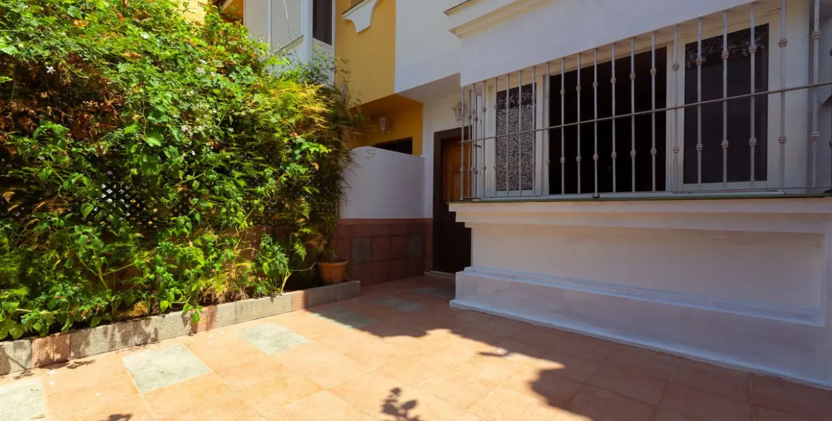 Venta de adosado en Las Lagunas 23