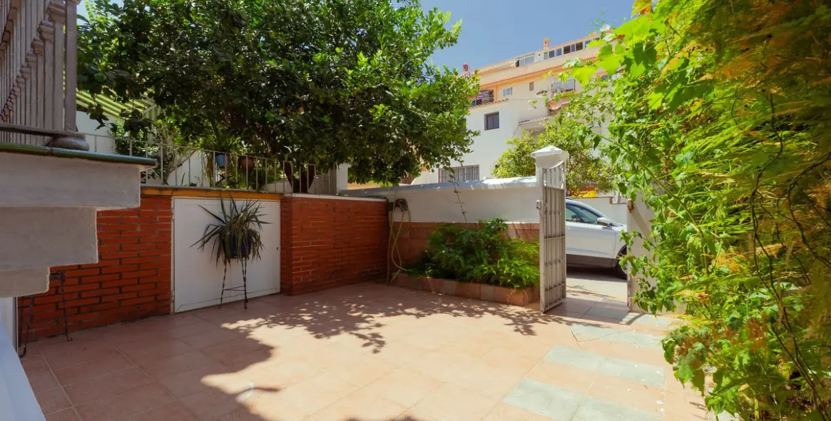 Venta de adosado en Las Lagunas 24
