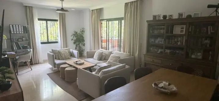 Venta de apartamento en planta media en Marbella 0