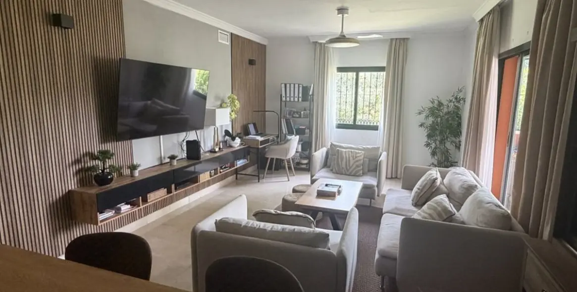 Venta de apartamento en planta media en Marbella 2