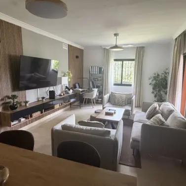 Venta de apartamento en planta media en Marbella