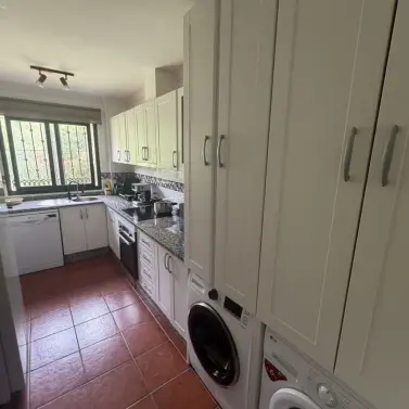 Venta de apartamento en planta media en Marbella