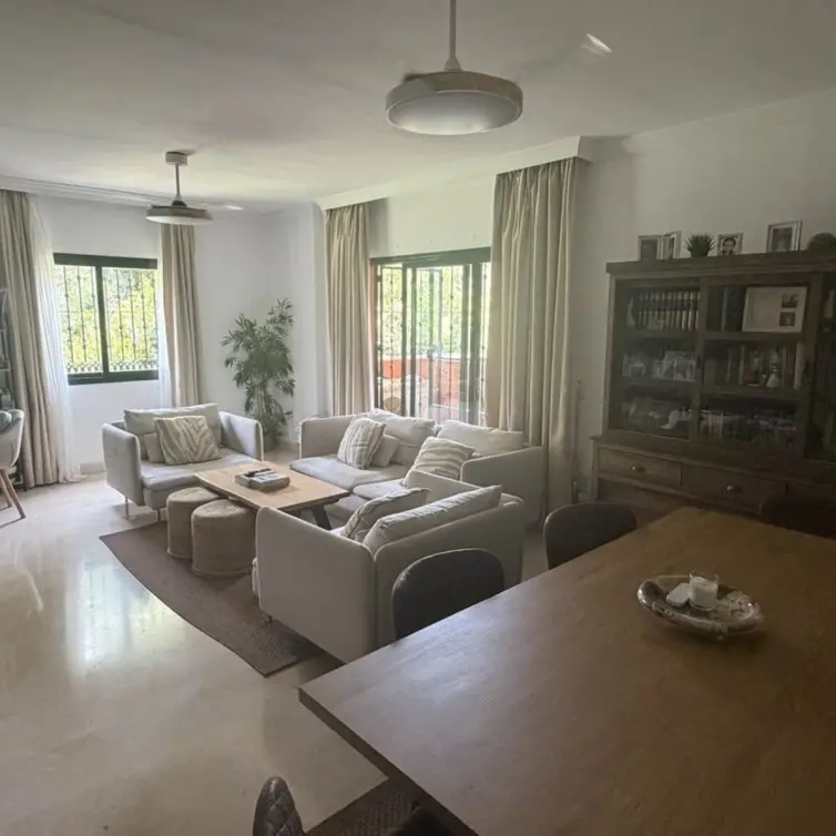 Venta de apartamento en planta media en Elviria