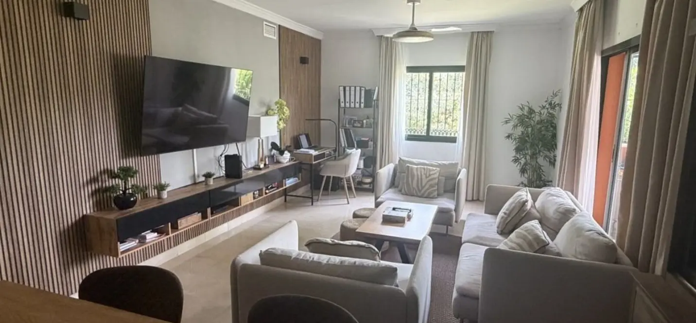 Venta de apartamento en planta media en Elviria 2