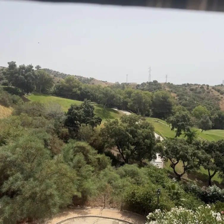 Venta de apartamento en planta media en Elviria