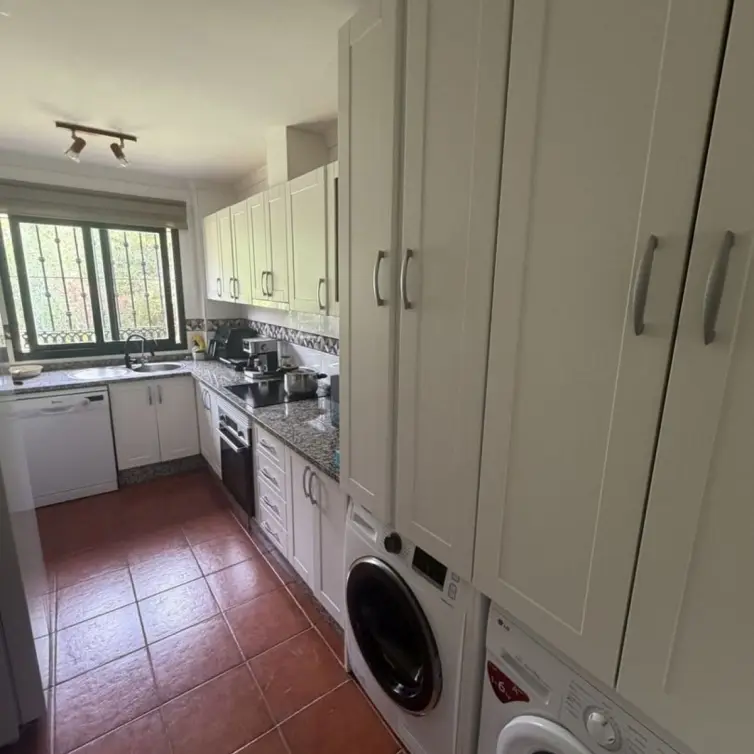 Venta de apartamento en planta media en Elviria