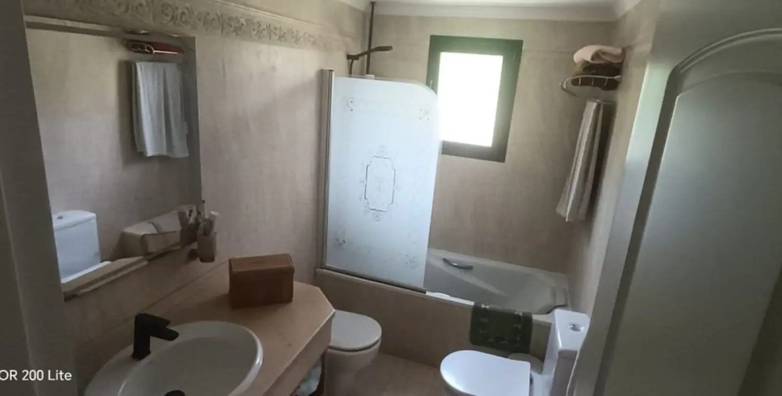 Sale of middle floor apartment in Elviria 10