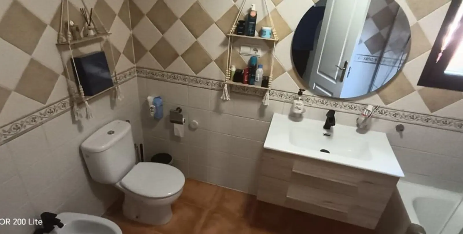 Sale of middle floor apartment in Elviria 13