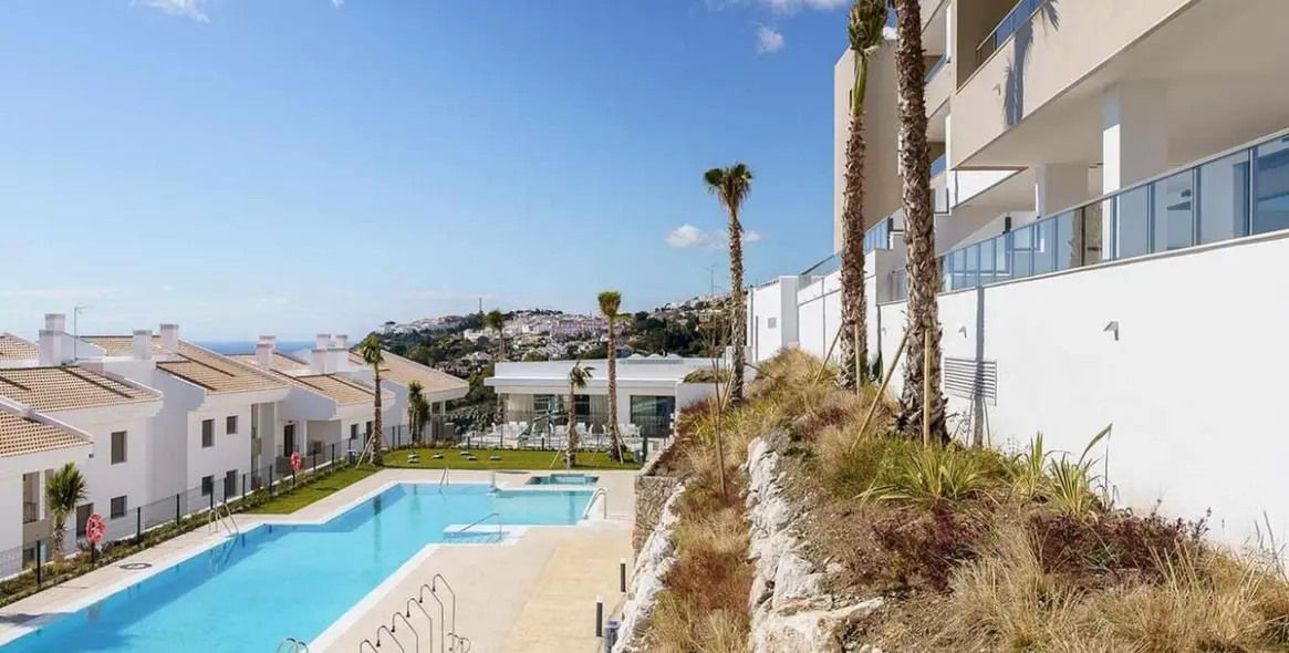 Venta de apartamento en planta media en Benalmadena Pueblo 2