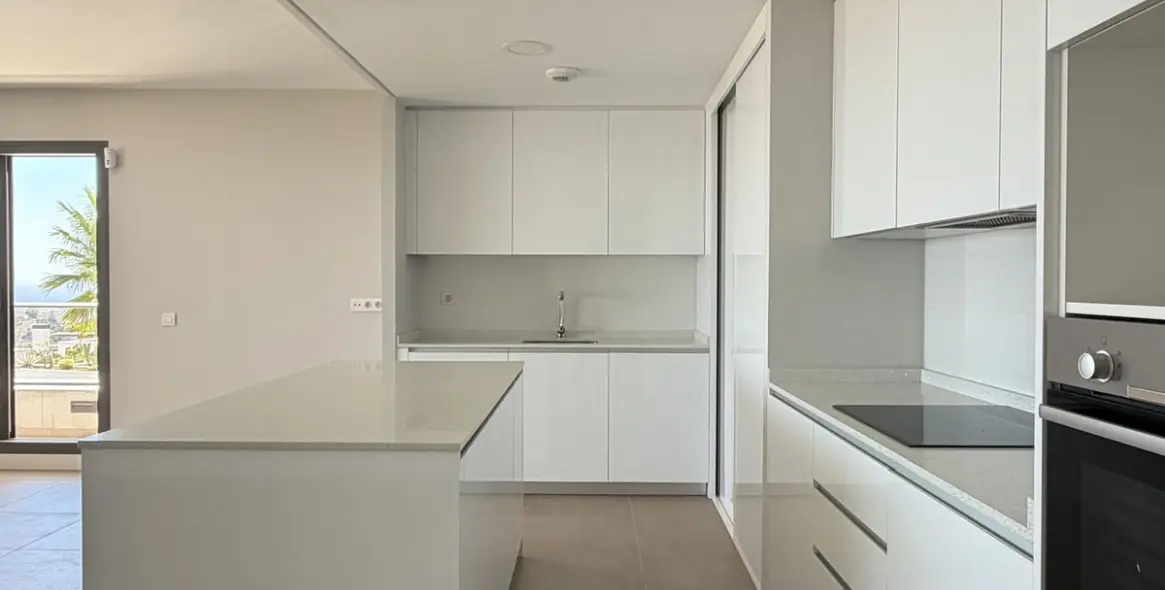 Venta de apartamento en planta media en Benalmadena Pueblo 11