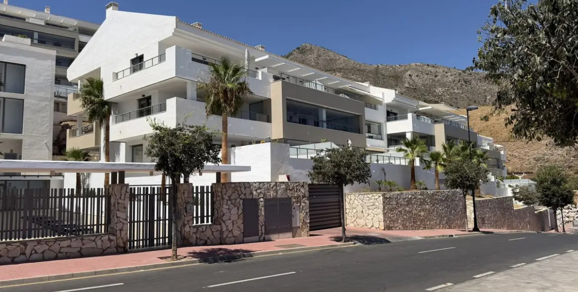 Venta de apartamento en planta media en Benalmadena Pueblo 60