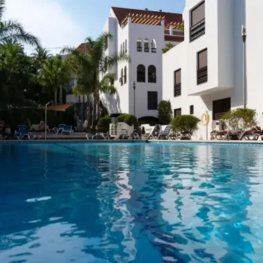 Venta de apartamento en planta media en Nueva Andalucía