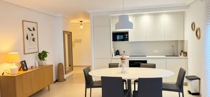 Venta de apartamento en planta media en Nueva Andalucía 3
