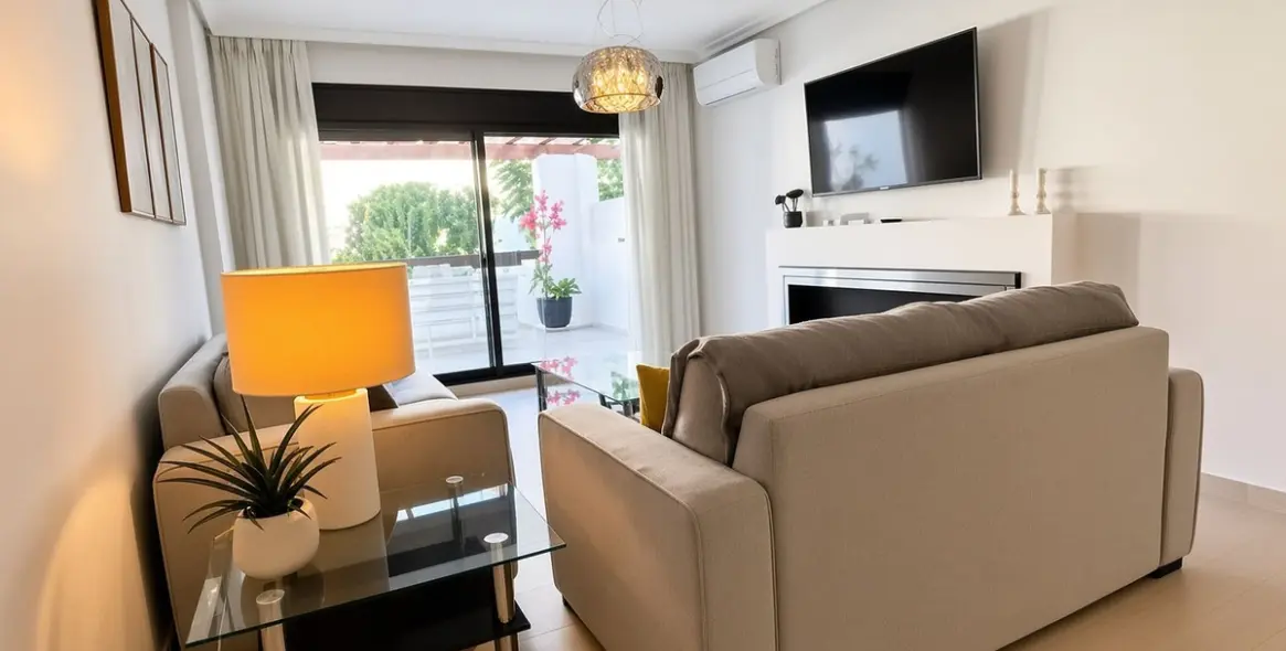 Venta de apartamento en planta media en Nueva Andalucía 10