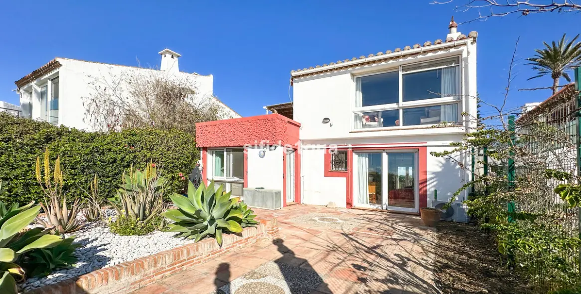 Venta de villa independiente en Estepona 1