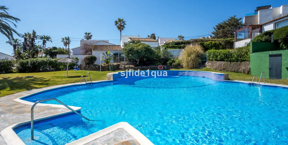 Venta de villa independiente en Estepona 30