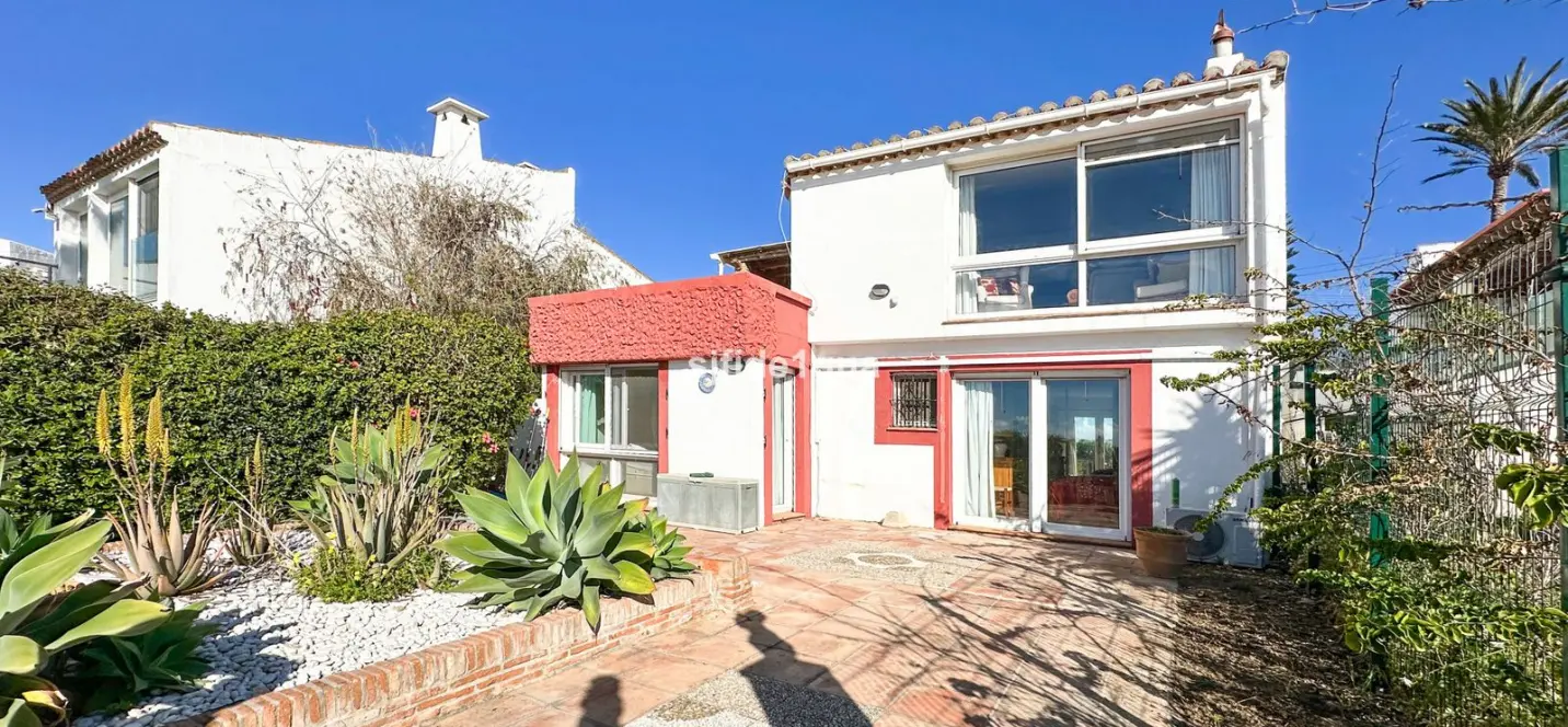 Venta de villa independiente en Estepona 0
