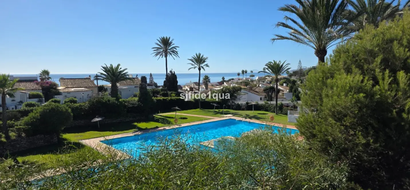 Venta de villa independiente en Estepona 1