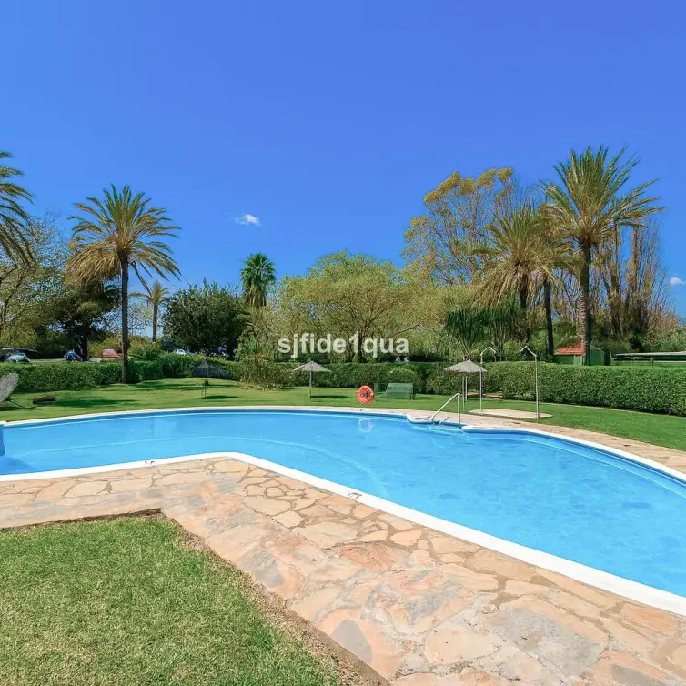 Venta de villa independiente en Estepona