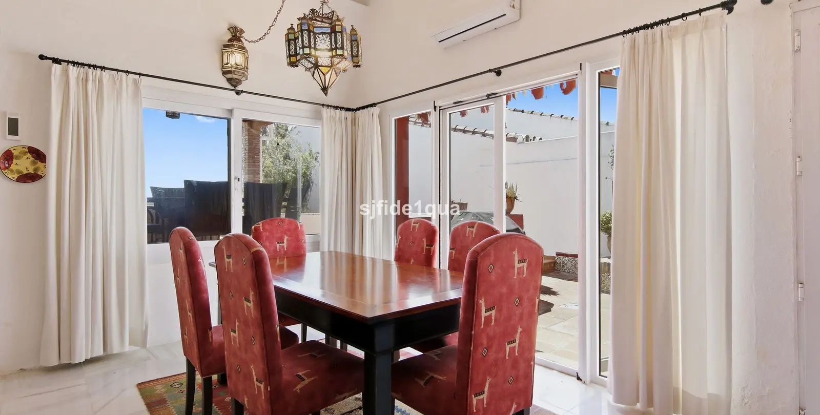 Продажа  отдельно стоящей виллы в Estepona 10