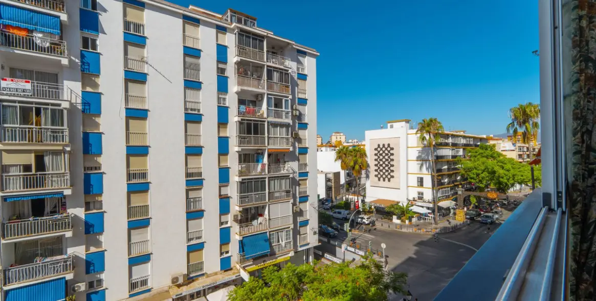 Sale of middle floor apartment in Fuengirola 1