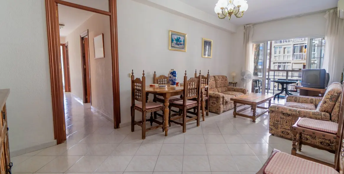 Sale of middle floor apartment in Fuengirola 2