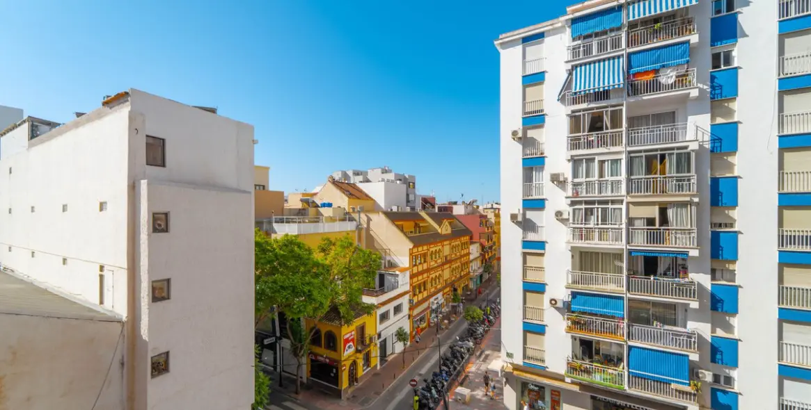 Sale of middle floor apartment in Fuengirola 3