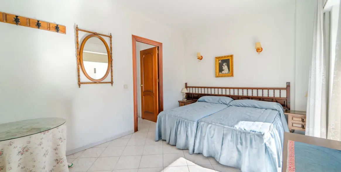 Sale of middle floor apartment in Fuengirola 6