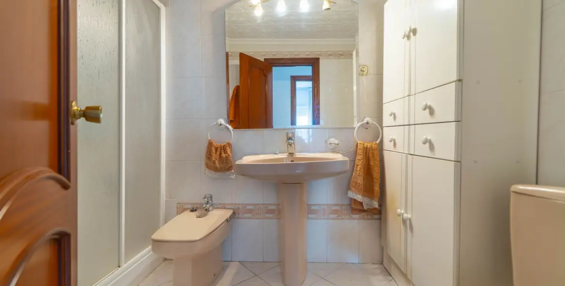 Sale of middle floor apartment in Fuengirola 8