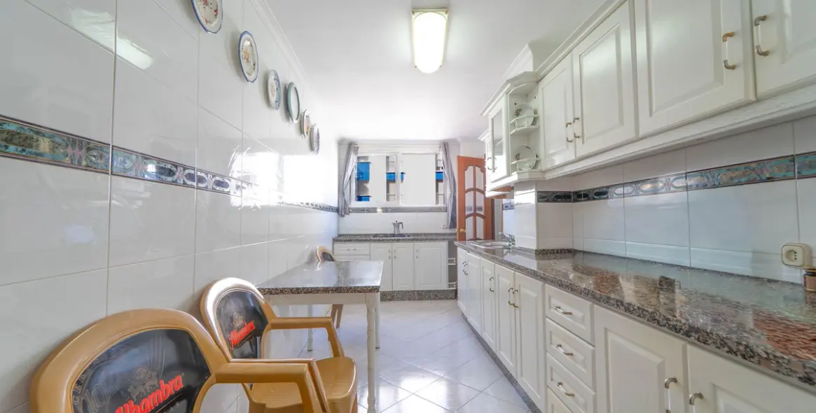 Sale of middle floor apartment in Fuengirola 9