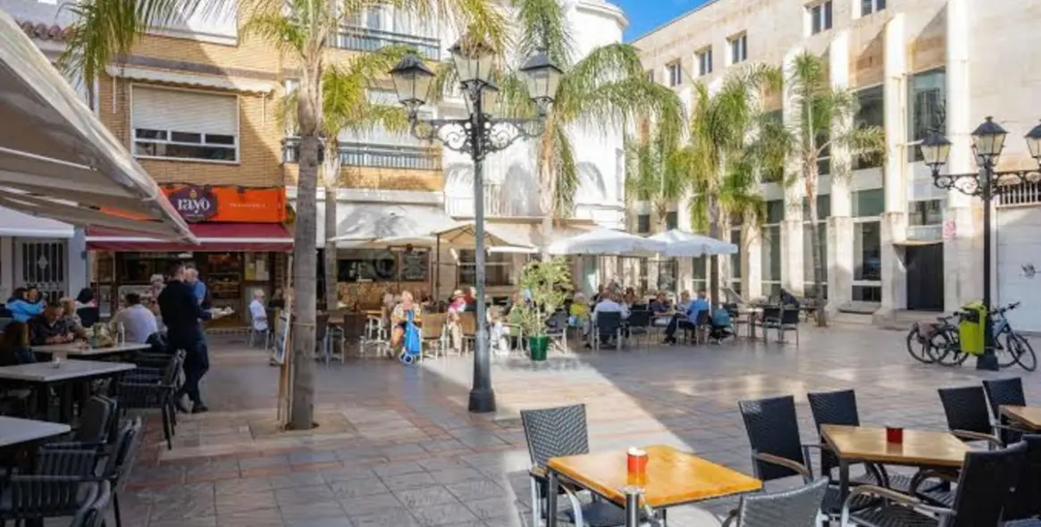Sale of middle floor apartment in Fuengirola 12